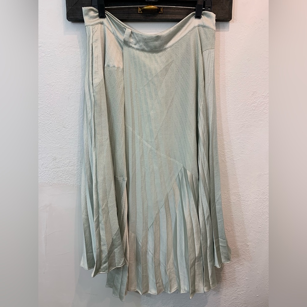 Vince Pleated Skirt - Picture 5 of 12